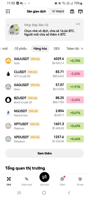 A Vietnamese cryptocurrency trading app (OKX) showing Web3 market prices including XAU/USD Gold, CL/USD WTI Crude Oil, and BTC information.