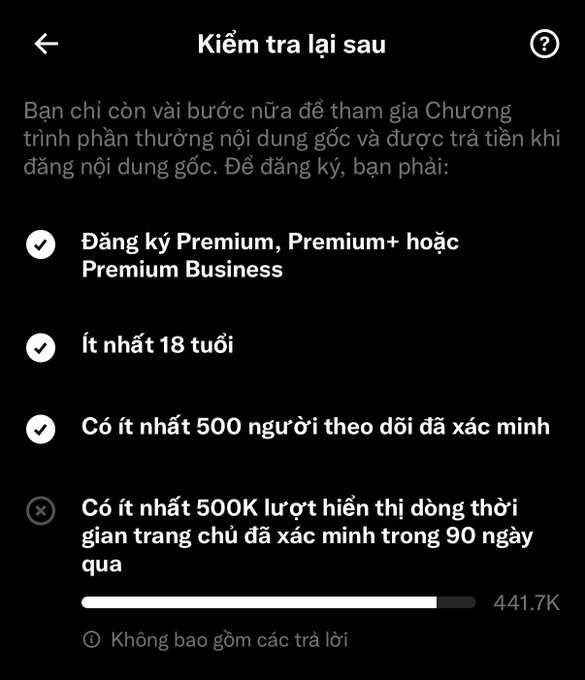A Vietnamese-language social media eligibility check screen titled 'Kiểm tra lại sau' showing requirements for a creator rewards program, including Premium subscription, being at least 18 years old, 500+ verified followers, and 500K concurrent views.