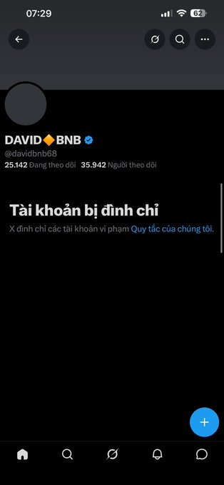 A screenshot of the suspended Twitter/X account of "DAVID◆BNB (@davidbnb68)" with 25,142 followers, displaying the message "Tài khoản bị định chỉ" (Account suspended) for violating platform rules, illustrating the post's warning about major crypto influencer accounts being banned.