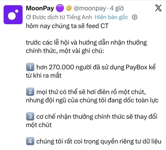 This is a screenshot from MoonPay announcing that over 270,000 users have used PayBox, and that official reward mechanisms will change. The image appears to be a translation to Vietnamese related to a "deal" mentioned in the accompanying post, possibly referring to a cryptocurrency transaction or bonus.