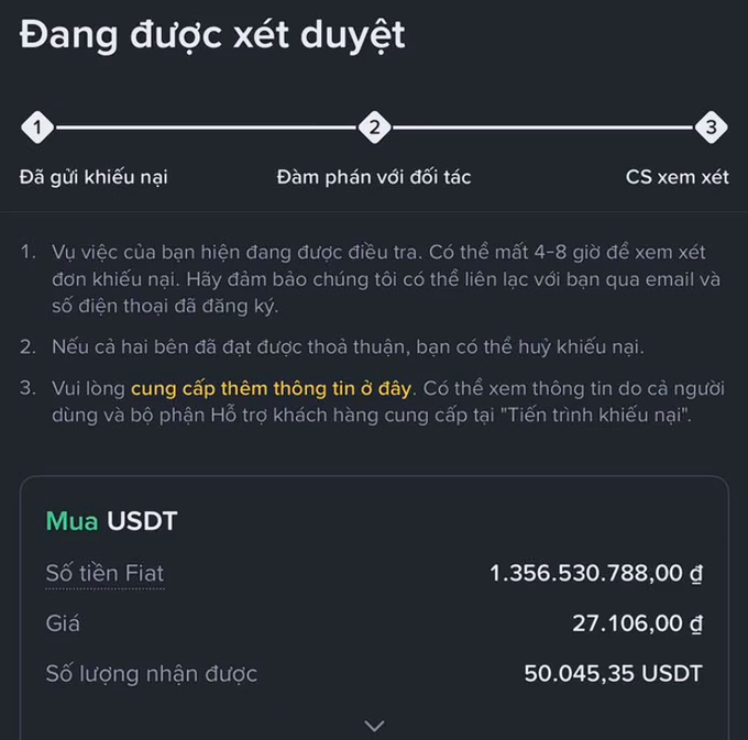 A Vietnamese-language complaint status screen titled 'Đang được xét duyệt' showing a 3-step dispute process for purchasing USDT at 27,106.00 đ for a total of 1,356,530,788.00 đ yielding 50,045.35 USDT.