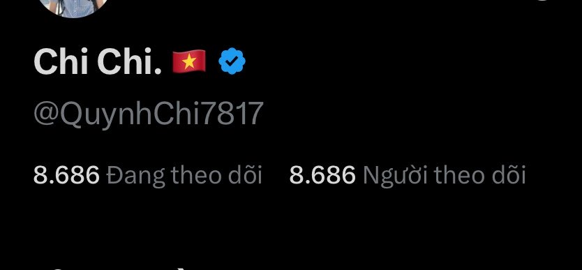 A Twitter profile showing user "Chi Chi" (@QuynhChi7817) with matching follow counts of 8,686, illustrating the post's reference to two identical numbers "chasing" each other.