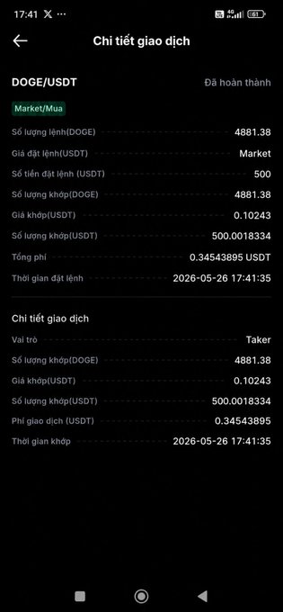 The image shows a phone screen displaying a list of transactions, including one for $500. The text "nuôi chó giống bác kai thêm" is visible, which translates to "I want 500 dollars". The rest of the text on the screen appears to be in Vietnamese and includes details about the transaction, such as the date it was made and the amount.