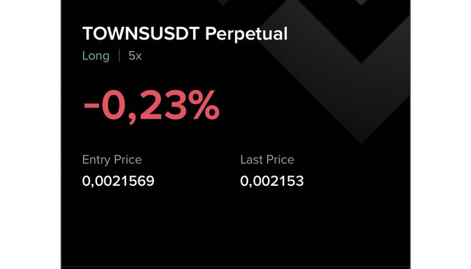 The image shows a trading position card for a Long position on the TOWNSUSDT Perpetual pair with 5x leverage, displaying an unrealized P&L of -0.23%, an entry price of 0.0021569, and a last price of 0.002153. This aligns with the accompanying post about a large Long position on #Towns (TOWNS), highlighting the token's low market cap of $7M.