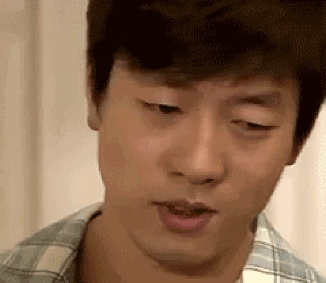 The image features a man with brown hair wearing a plaid shirt, looking at something or someone off-camera while making an odd face. The caption of the image reads "Onchain财富管理终于要从“碎片化拼积木”进化成“一账户全打通”了". The man's facial expression and the context of the image suggest that he is making a funny or odd face, possibly as part of a humorous post or social media content.

The caption also includes some words related to the image, such as "onchain财富管理终于要从“碎片化拼积木”进化成“一账户全打通”了". These words could be related to the content of the image, such as "onchain" referring to a person's name or a brand.