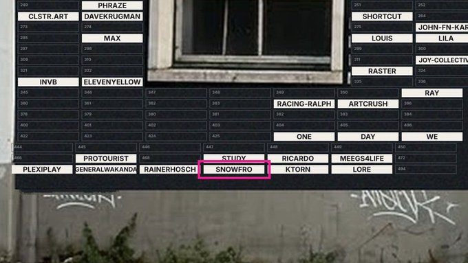 A digital scoreboard displays various usernames, with "SNOWFRO" highlighted in a pink box at position 467.