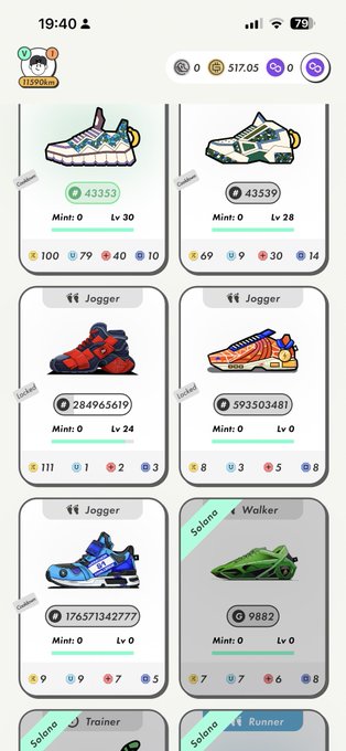 The image shows a STEPN app inventory displaying five pairs of sneakers with varying stats, levels, and types (Jogger, Walker, Trainer, Runner), with the hashtag #STEPN visible. Each shoe displays specific attributes including Mint count, Level, and energy/efficiency values ranging from low-level common sneakers to high-value rare pairs, aligning with the post's note about "5足でも5エナだったか" (was it 5 energy even with 5 shoes).
