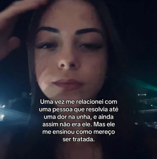 The image shows a close-up of a woman's face in a dimly lit setting with Portuguese subtitles reading: "Uma vez me relacionei com uma pessoa que resolvia até uma dor na unha, e ainda assim não era ele. Mas ele me ensinou como mereço ser tratada." 

The caption translates roughly to: "Once I was with someone who would even fix an aching nail, and still that wasn't enough. But he taught me how I deserve to be treated." The post's note about going "30x" suggests the poster kept listening to or watching this content repeatedly, reflecting how the message about self-worth and how one deserves to be treated deeply resonated with them.