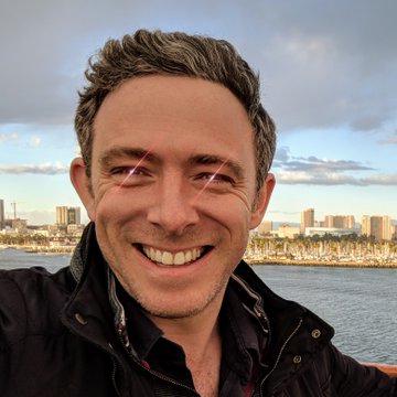 A man smiles at the camera in a selfie taken by the water with a marina and city skyline in the background, paired with an enthusiastic endorsement of the Internet Computer ($ICP) as a potential new tech stack.