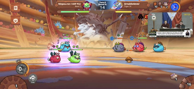 A screenshot from a turn-based monster battle video game (Awaken Era or similar) showing colorful creatures fighting in a stadium, with player names 'Ninpouron / AXIP PLS' vs 'Arnaldo4ever' and a small live broadcast overlay in the corner.