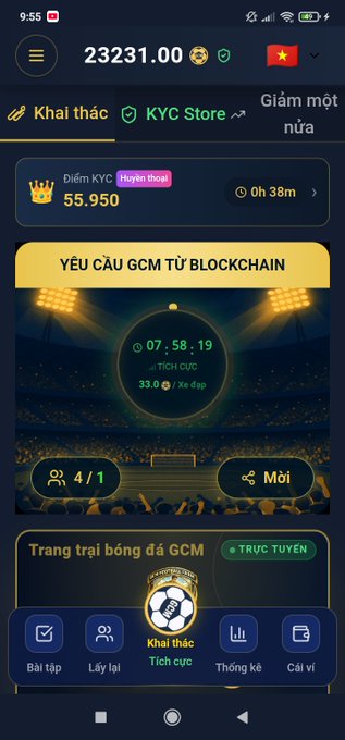 A mobile app screenshot showing a balance of 23231.00 with Vietnamese text, tabs labeled 'Khai thác' and 'KYC Store', a 'Điểm KYC' of 55.950, and a section titled 'YÊU CẦU GCM TỪ BLOCKCHAIN' with a countdown timer and a 'Trang trại bóng đá GCM' feature.