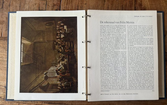 An open book displaying a photograph of a stone staircase on the left page and Dutch text titled 'De tekenzaal van Felix Meritis' on the right page.