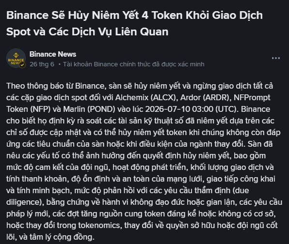 The image shows a Vietnamese Binance News announcement stating that the exchange will delist 4 tokens—Alchemix (ALCX), Ardor (ARDR), NFPrompt (NFP), and Marlin (POND)—from spot trading pairs on July 10, 2026, which corresponds to the post warning holders to take action before the deadline.