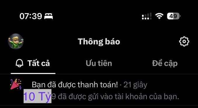 A Vietnamese mobile notification screen displays 'Thông báo' with a payment notification reading 'Bạn đã được thanh toán!' and '10 Tỷ đã được gửi vào tài khoản của bạn.'