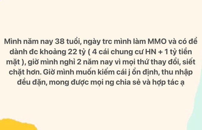 A graphic with Vietnamese text on a teal-yellow background; the post describes a 38-year-old former MMO practitioner who saved about 22 billion VND (4 Hanoi apartments + 1 billion cash) before retiring.