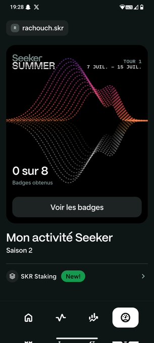 Screenshot of a mobile app showing a 'Seeker SUMMER' event (Tour 1, 7-15 July) with a wave graphic, '0 sur 8 Badges obtenus' and 'Voir les badges' button, under account 'rachouch.skr'.