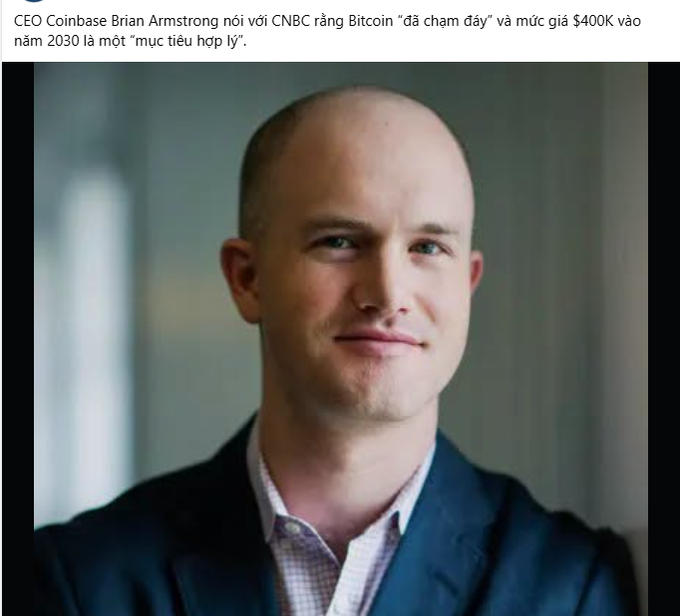 A professional headshot of Coinbase CEO Brian Armstrong, accompanied by Vietnamese text stating he told CNBC that Bitcoin has 'bottomed out' and that a $400K target by 2030 is 'reasonable'.