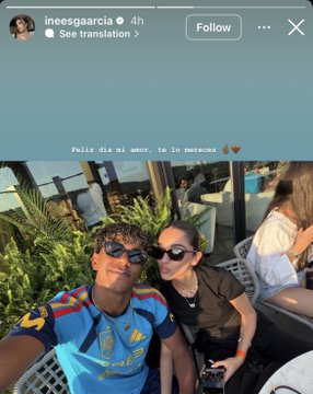 An Instagram story screenshot from user 'ineessgarcia' showing a couple taking a selfie at an outdoor venue, with the text overlay 'Felic dia mi amor, te lo mereces' and a heart emoji.