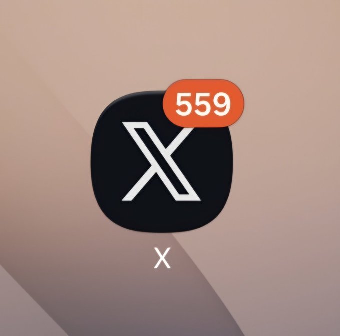 A close-up of the X (formerly Twitter) app icon on a screen, displaying an orange notification badge with the number 559.