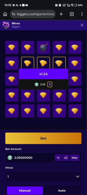 The image shows a "Mines" game on Biggerz.com with a 5x5 grid of diamond tiles, where one bomb is visible and a 1.24x multiplier is displayed for a 2.53 T bet on 5 mines, with a 2.05 T bet amount set in manual mode. The screenshot relates to the post by highlighting a recent winning streak on the Biggerz platform, though the user humorously warns of an incoming losing streak, referencing the unpredictable nature of gambling games.