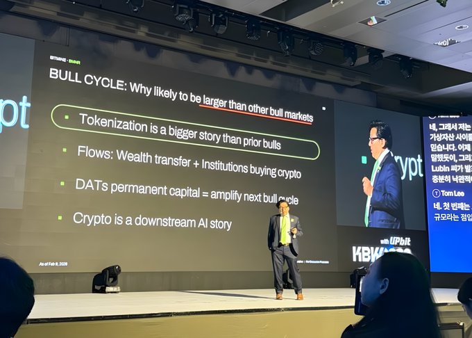 A presenter stands on stage at what appears to be KBW 2025 (with UPbit branding) giving a presentation titled 'BULL CYCLE: Why likely to be larger than other bull markets,' highlighting points including that tokenization is a bigger story than prior bulls.