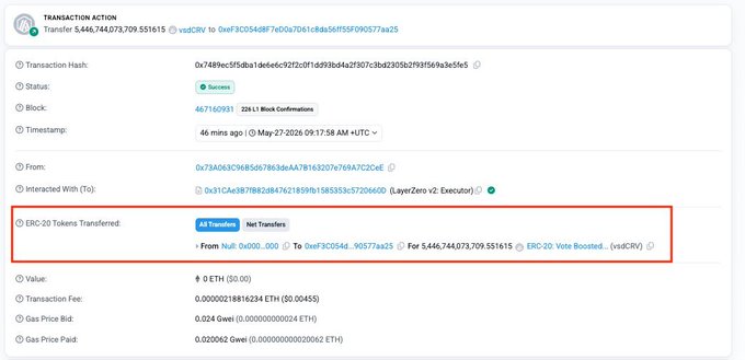 The image shows a screenshot of a computer screen with text displayed, which appears to be related to Bitcoin transactions or trading. The title of the image is "@StakeDAOHQ bị hack", indicating that this screenshot might be taken by someone interested in cryptocurrency and hacking activities. There are several comments on the image, including one that mentions a link to an article about hackers minting Bitcoins, another one talking about Bitcoin transactions, and others that seem unrelated to what's actually displayed on the screen. These descriptions help provide context for the screenshot and the discussions surrounding it.