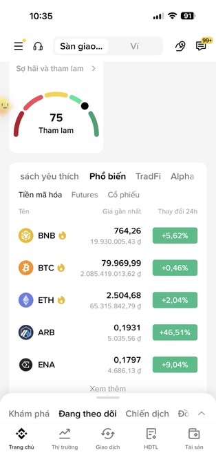 A mobile app screenshot showing a Vietnamese cryptocurrency market with BNB, BTC, ETH, ARB, and ENA along with their prices and percentage changes.