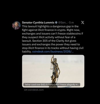 A tweet from Senator Cynthia Lummis criticizing the lawsuit highlighting illicit finance in crypto and calling for exchanges and issuers to freeze stablecoins, referencing Section 305 of the Clarity Act.