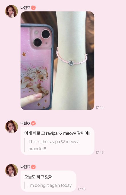 A screenshot of a messaging app conversation in Korean and English, featuring a profile named '나린♡' who shares a photo of a 'ravipa ♡ meovv bracelet' next to a unicorn phone case, and says 'I'm doing it again today.'