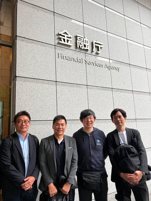 Four men pose for a photo in front of a building displaying the "金融庁 / Financial Services Agency" sign in Japan, suggesting a formal meeting or visit with the country's financial regulatory body.

The post about wanting a JPYC hoodie likely ties to the visit, hinting that the group met with Japan's Financial Services Agency—possibly to discuss JPYC, a Japanese yen-pegged stablecoin project.