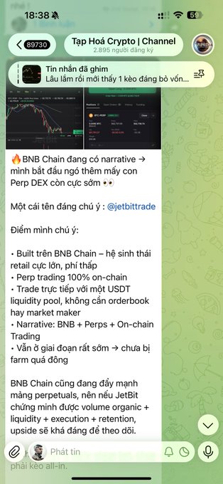 The image shows a Telegram post from "Hoà Crypto | Channel" highlighting the narrative of BNB Chain entering the Perp DEX space early, with a pinned message warning against premature group deletions during uncertain times. It promotes JetBit (@jetbittrade) as a 100% on-chain perpetual DEX built on BNB Chain, emphasizing its trader-friendly tiêp vốn USDT liquidity pool and the narrative advantage of being an early mover before farms launch—aligning with the channel's call to stay vigilant and avoid emotional exits.