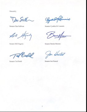 The image presents six different signatures from U.S. senators in blue ink. The text written below the photos shows that these signatures are urging government agencies such as the Federal Reserve, Office of the Comptroller of the Currency (OCC), and the Bureau of Labor Statistics (BLS) to consider changing their capital treatment for digital assets. They argue that a 1,250% risk weight could effectively ban bank crypto holdings from holding safe harbor status. This highlights an important conversation regarding regulation and adaptation in response to the growing influence of digital assets within the financial industry.