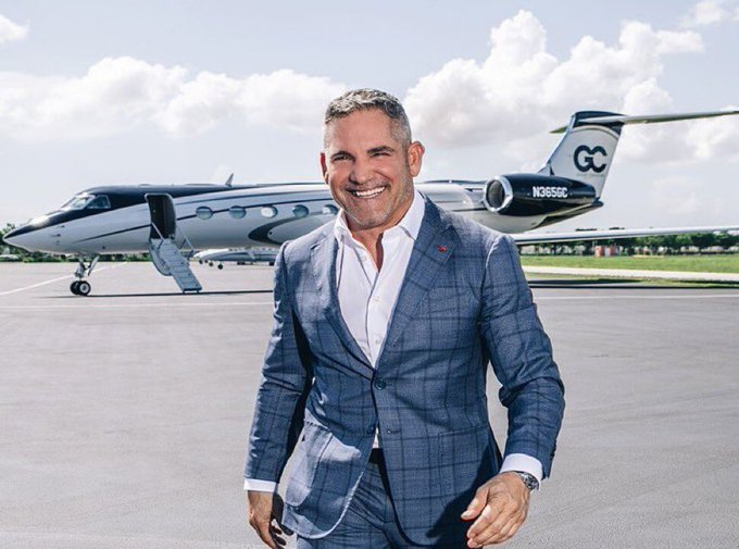 A well-dressed man in a blue plaid suit smiles in front of a private jet (tail number N365GC), pictured alongside the announcement that his $5.3 billion Cardone Capital acquired 10.5 BTC, bringing its holdings past 2,800 BTC.