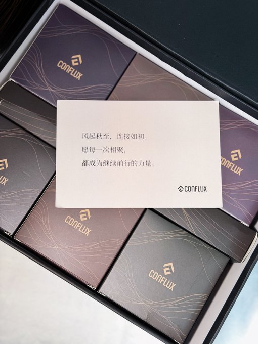 A collection of Conflux-branded boxes arranged in a tray, with a card on top displaying Chinese text and the Conflux logo.