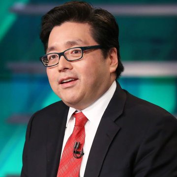 !"Bitcoin Hits $180,000 By June!", as seen at the bottom of the photo. Tom Lee is talking about Bitcoin hitting a value of over $200,000 by June. The focus should be on this message and not distract from it with other details in the image.