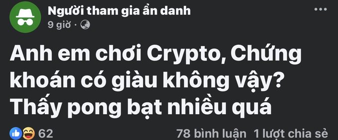 A screenshot of a Facebook post from an anonymous user (Người tham gia ẩn danh) asking "Anh em chơi Crypto, Chứng khoán có giàu không vậy? Thấy pong bạt nhiều quá" (Are you guys rich playing Crypto and Stocks? I see a lot of showing off), with 62 reactions and 78 comments.
