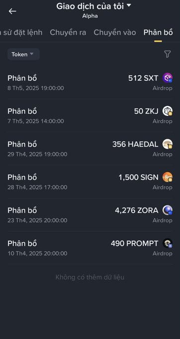A Vietnamese-language cryptocurrency wallet app ('Giao dịch của tôi' / My Transactions) displays an 'Airdrop' tab listing recent token distributions including 512 SXT, 50 ZKJ, 356 HAEDAL, 1,500 SIGN, 4,276 ZORA, and 490 PROMPT.