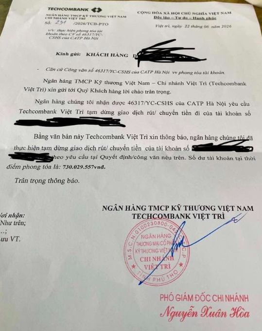 An official notice letter from Techcombank Vietnam (Chi nhánh Việt Trì) dated 22/06/2026, informing a customer that the police have requested a temporary suspension of their account, which holds a balance of 730,029,857 VND.