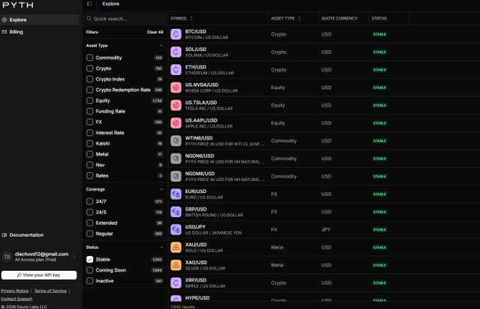 xtradingviewer.com dashboard displays a table of cryptocurrency transactions, including Bitcoin and Ethereum, with columns for date, type, amount, and currency.