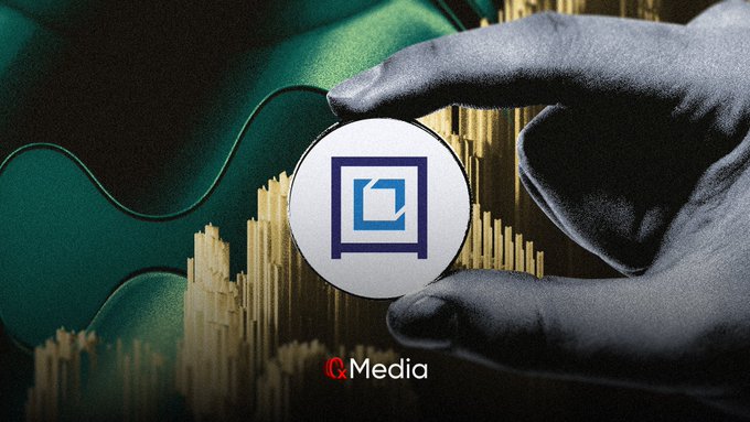 A gloved hand holds a circular token featuring a blue safe/vault icon, set against a backdrop of golden bar charts and flowing green fabric, with the "Media" logo visible at the bottom. The image visually represents the secure, on-chain launch of China's STAR 50 index (KSTR) via Hyperliquid, symbolizing the bridging of traditional Chinese assets onto the blockchain.