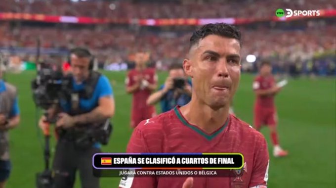 Cristiano Ronaldo, wearing a maroon Portugal jersey, appears emotional on the pitch after a match, with a "DSports" broadcast graphic reading "ESPAÑA SE CLASIFICÓ A CUARTOS DE FINAL — JUGARÁ CONTRA ESTADOS UNIDOS O BÉLGICA," indicating Spain advanced to the quarterfinals while Portugal was eliminated, aligning with the poster's mocking of bettors who likely wagered on Portugal ("my Bicho" being a nickname for Ronaldo) losing their bets.