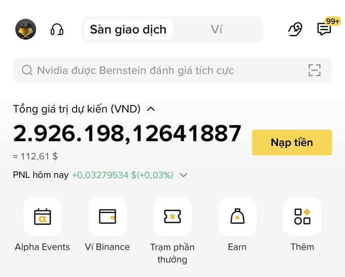 The screenshot shows the Binance app home screen displaying a Vietnamese interface, with a total estimated value of 2,926,198,12641887 VND (~$112.61) and a tiny daily PNL gain of +$0.03279534 (+0.03%) — a barely noticeable profit that matches the poster's sarcastic reaction of being "shocked" by such a minuscule update after a long time away.