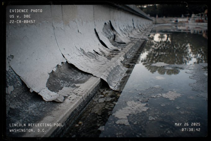 A black-and-white evidence photo captioned 'EVIDENCE PHOTO US v. DOE 22-CR-00457' and 'LINCOLN REFLECTING POOL WASHINGTON, D.C.' dated 'MAY 26 2025 07:38:42', showing peeling paint along the edge of the pool.