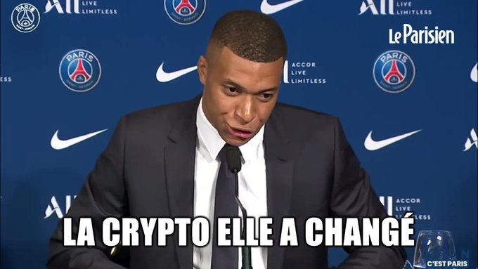 A young man in a suit sits at a press conference with PSG (Paris Saint-Germain) and sponsor logos visible behind him, captioned "LA CRYPTO ELLE A CHANGÉ" ("Crypto has changed"). The meme humorously references Kylian Mbappé's famous departure statement from PSG, applied here to suggest crypto's decline as the post argues for Hyperliquid's growing dominance over traditional markets.