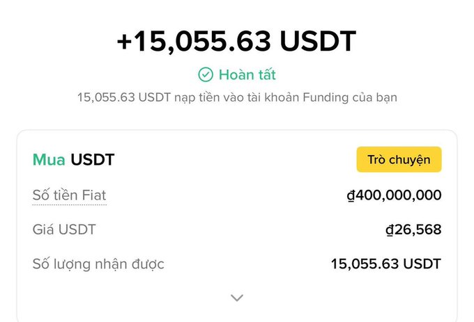 The image shows a successful Binance transaction for purchasing 15,055.63 USDT at ₫26,568 per USDT, totaling ₫400,000,000, which aligns with the post's strategy of buying USDT at a low price before selling it when the rate rises above 30k.