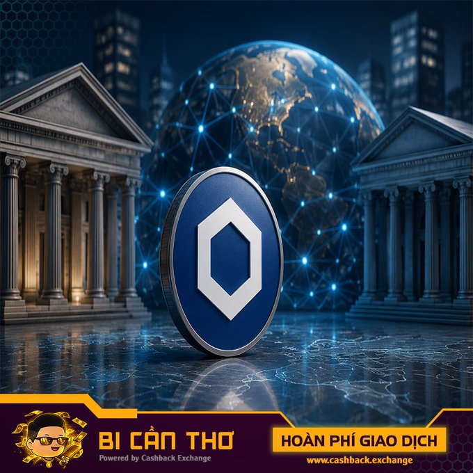 A promotional banner for 'BÍ CÂN THỊ' by Cashback Exchange, showing a blue cryptocurrency coin between two classical bank-style buildings with a glowing world network, advertising 'HOÀN PHÍ GIAO DỊCH'.