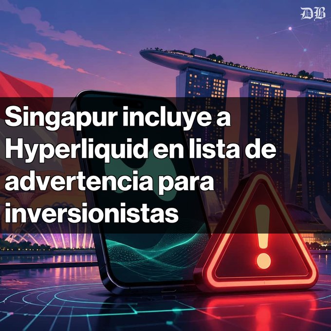 The image shows a stylized graphic of Singapore's Marina Bay Sands at dusk, with a smartphone and a red warning triangle in the foreground. The Spanish headline reads "Singapur incluye a Hyperliquid en lista de advertencia para inversionistas" (Singapore includes Hyperliquid in investor warning list), visually reinforcing the post about Singapore's Monetary Authority flagging Hyperliquid alongside Bybit and Binance for operating without licensing or regulation.