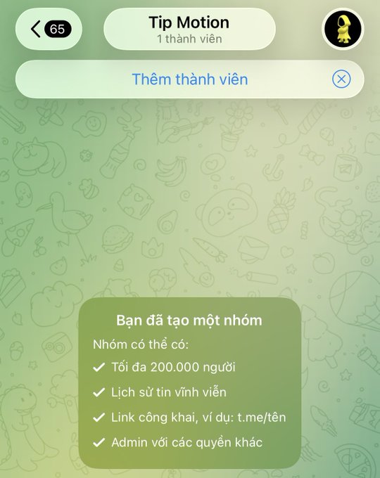 A Telegram group creation confirmation screen showing 'Tip Motion' with 1 member and information in Vietnamese about group capabilities including up to 200,000 members, message history, public links, and admin permissions.