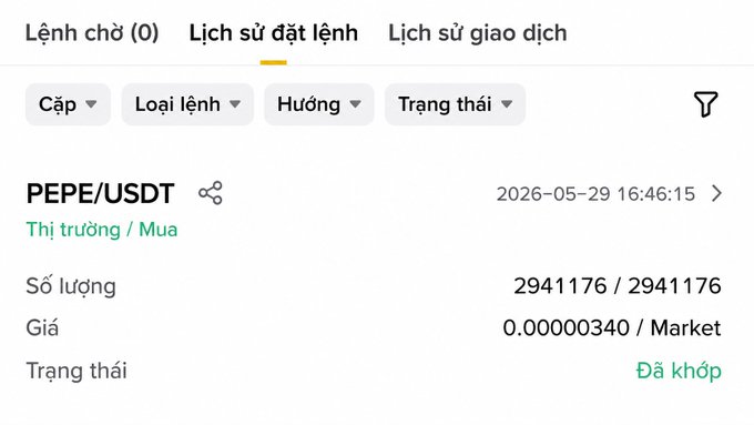 The image features a screenshot of an excel worksheet titled "Lưu Sình" with various columns and numbers displayed, as well as some text indicating that this is related to a discussion or post about penguin trading on a marketplace called Tranh tính. The focus seems to be on the Excel sheet or post itself rather than directly observing the visual content within the image.