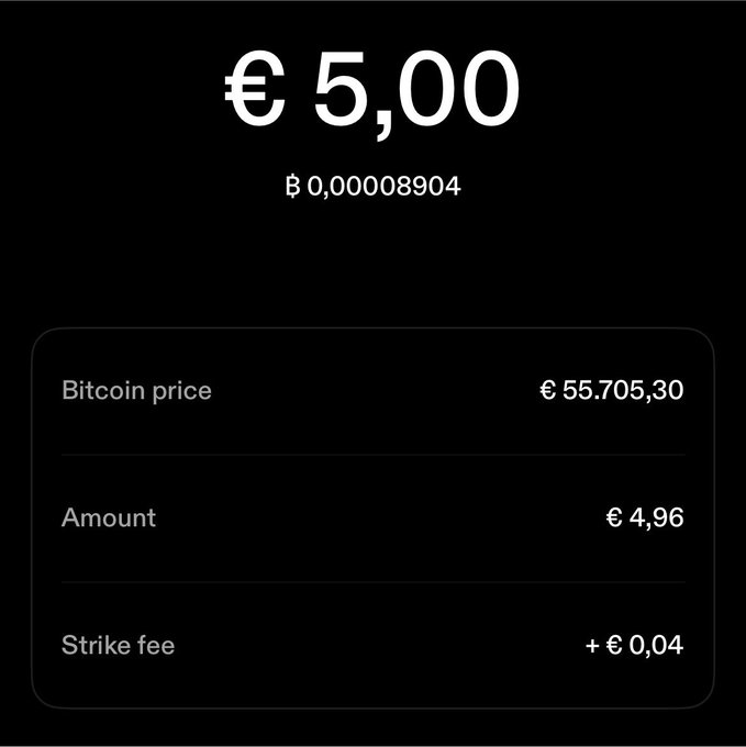 A Strike app screen showing a €5,00 purchase (₿ 0,00008904) with a Bitcoin price of €55.705,30, an amount of €4,96, and a Strike fee of +€0,04.